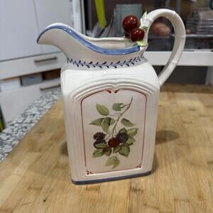 Villeroy & Boch Large Pitcher Cottage Inn Country Collection Berries 84 Oz. *